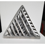 gisela-engeln-mullges-pyramide-aluminium-24x24x21-cm-web